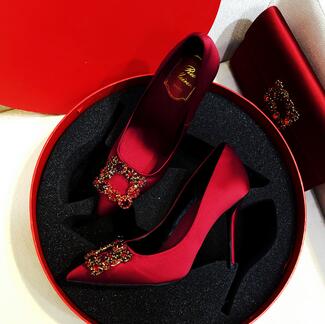 红色高跟鞋穿搭知识 红色高跟适合的裙子
